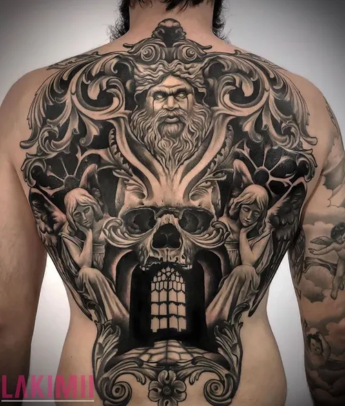 Ornamentales Rueckenstueck mit Koenig und Schaedel – LAKIMII Berlin Tattoostudio