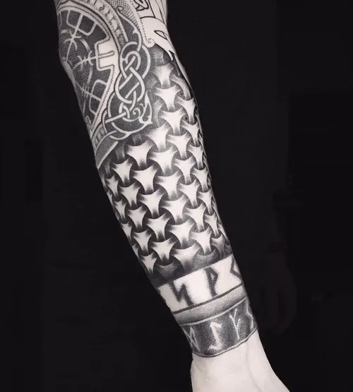 Geometrisches Sterne-Muster am Unterarm – LAKIMII Berlin Tattoostudio