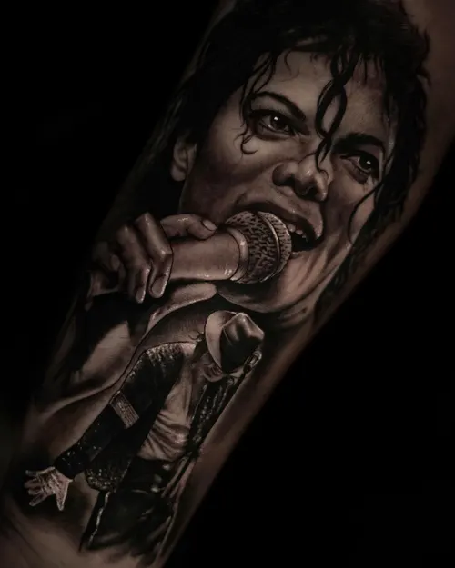 Michael-Jackson-Porträt auf Unterarm – LAKIMII Berlin Tattoostudio