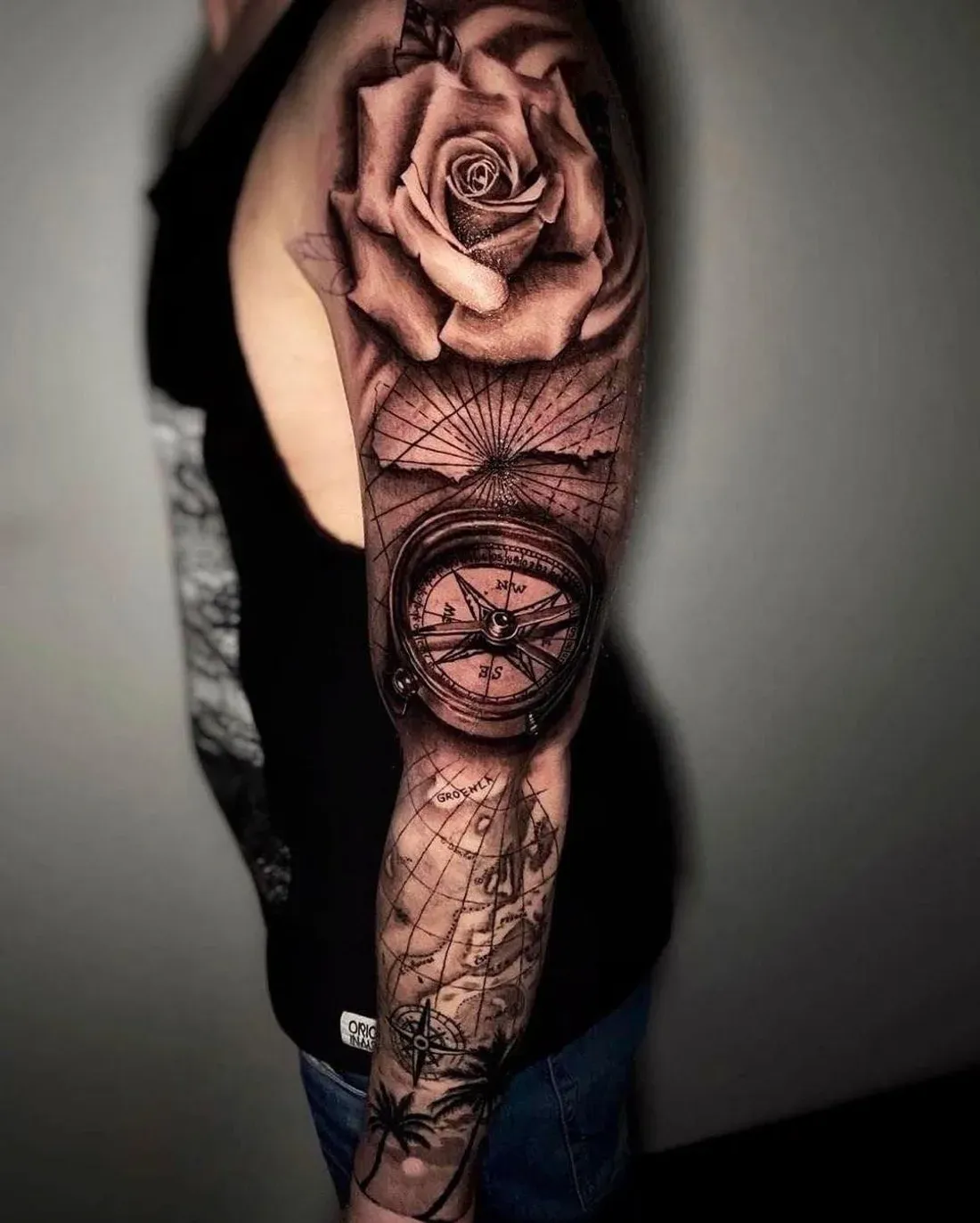 Kompass und Rose als Sleeve-Tattoo — LAKIMII Berlin